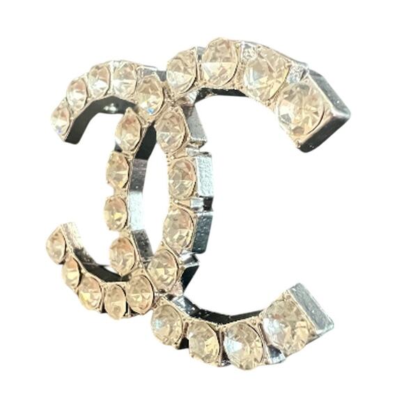 Chanel Silver Interlocking Brilliant Crystal Brooch Winter Act II 2021 (CCXX020) - Picture 3 of 5